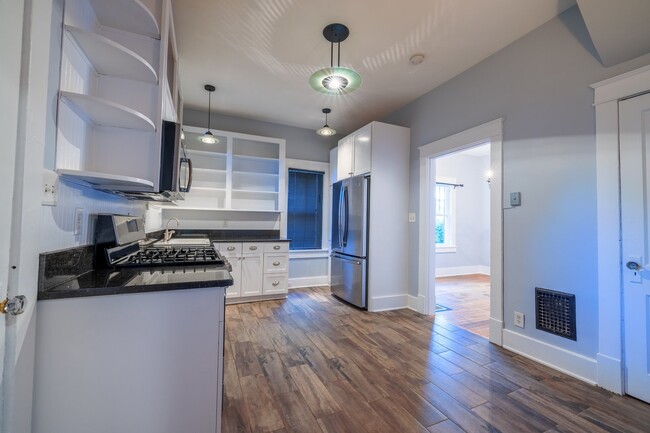 Building Photo - **LEASED** Renovated Historic East Nashvil...