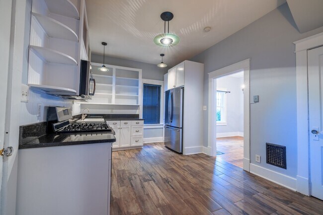 Foto del edificio - **LEASED** Renovated Historic East Nashvil...
