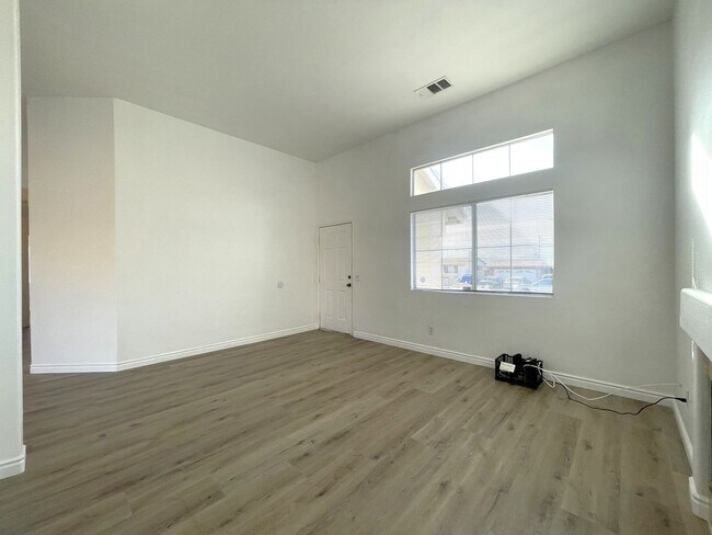 Foto del edificio - AVAILABLE NOW! 4 Bed 2 Bath Remodeled Home...