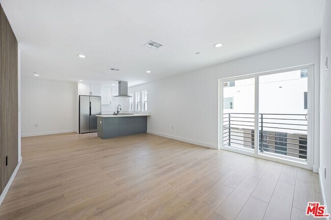 Foto del edificio - 7306 Independence Ave