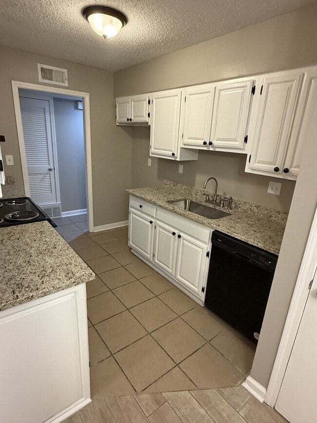 Photo - 855 Charter Oak Dr House