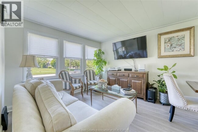 Building Photo - 4062 Roseland Dr E