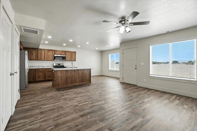 Foto del edificio - Eastside View Townhomes - 1184 S 1050 E