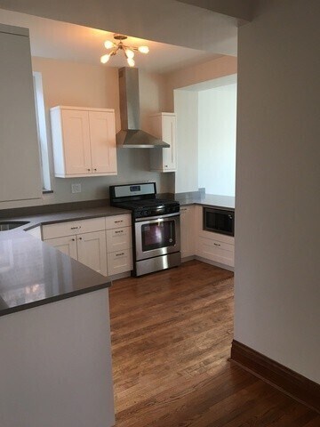 Foto principal - 3716 N Racine Ave