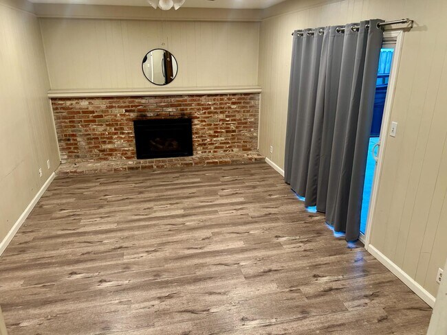 Foto del edificio - 650 W Donner Ave