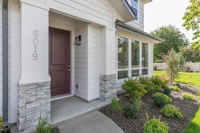 Foto del edificio - Roe Street Townhomes
