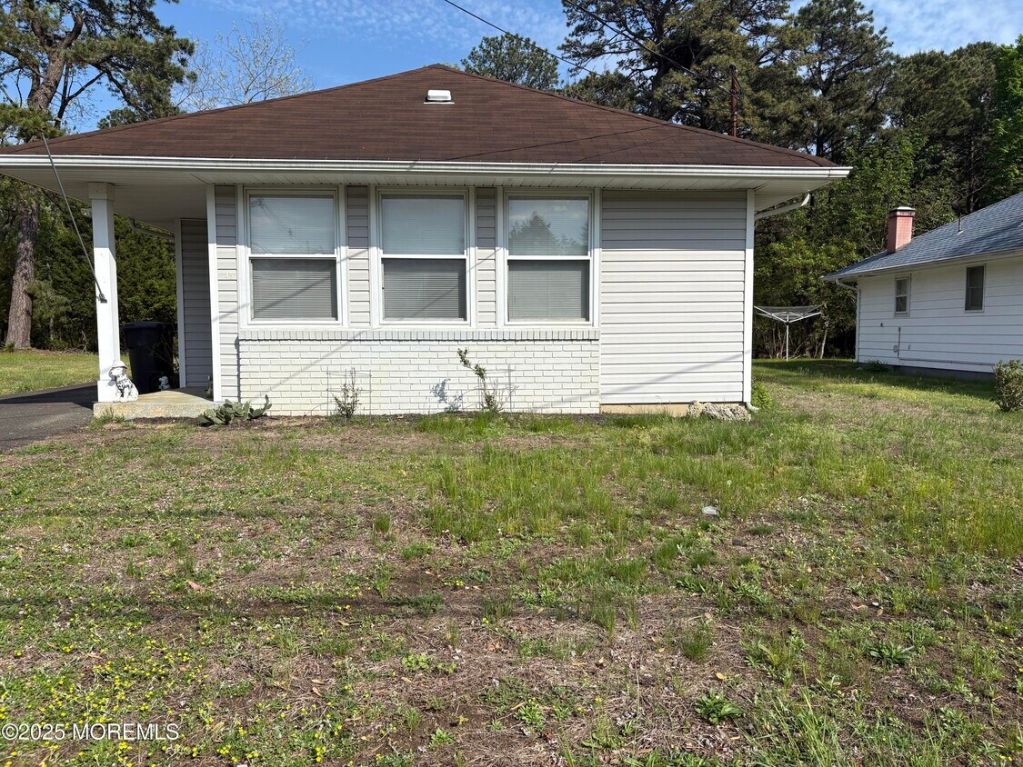 Foto principal - 45 Yellowstone Dr
