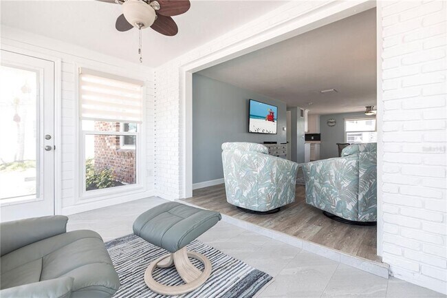 Foto del edificio - 6020 Midnight Pass Rd