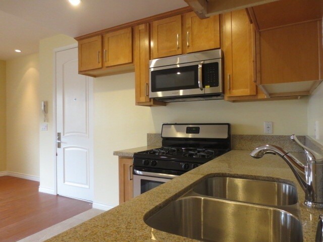Foto del edificio - 14826 Vanowen St