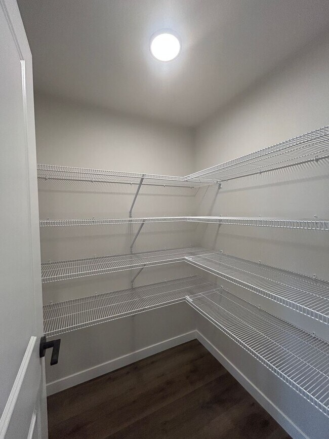 Foto del edificio - Brand New 2 Bedroom / 2 Bathroom Duplex in...