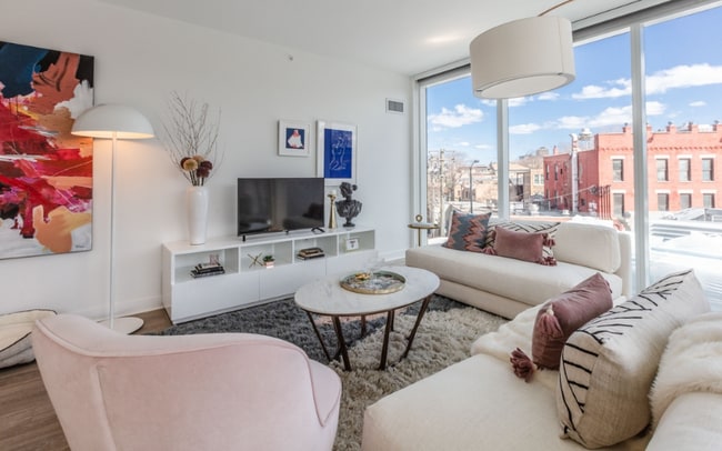 Foto del edificio - 2359 N Lincoln Ave