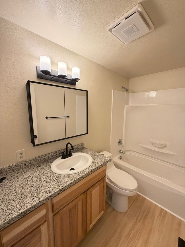 Building Photo - Newly Remodeled 2 Bedroom with Fenced yard!