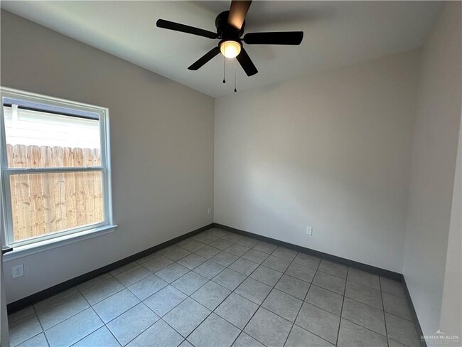 Building Photo - 10 Valley S Cir