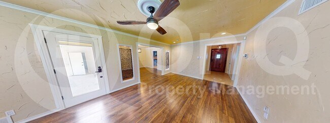 Foto del edificio - 6458 Royal Ln