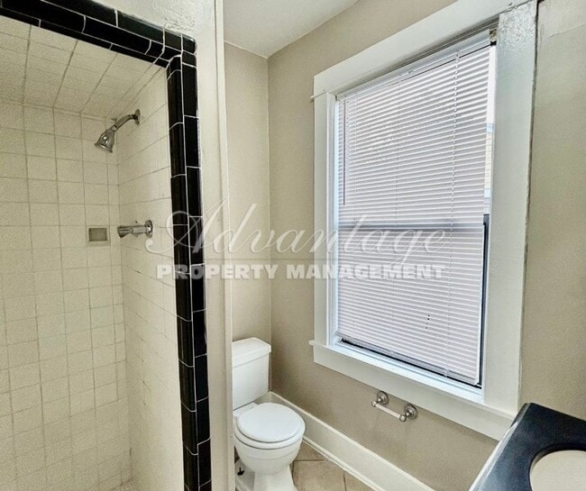 Building Photo - Modern 3 Bedroom and 2 Bathroom Home For R...