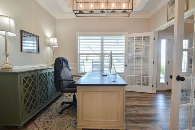 Building Photo - Dog Friendly Five Bedroom!