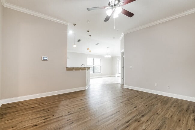 Foto del edificio - 348 Ashton Woods Ln