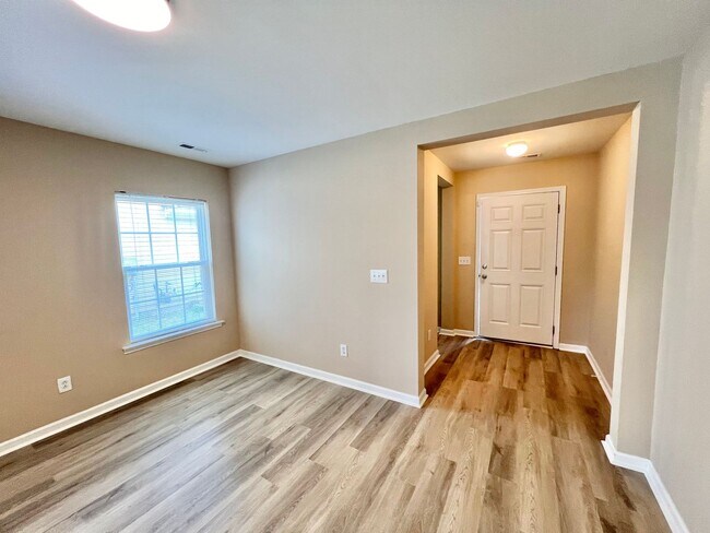 Building Photo - 2829 Roundleaf Ct