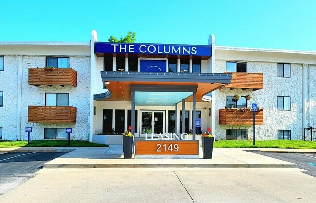 Building Photo - The Columns Apartments