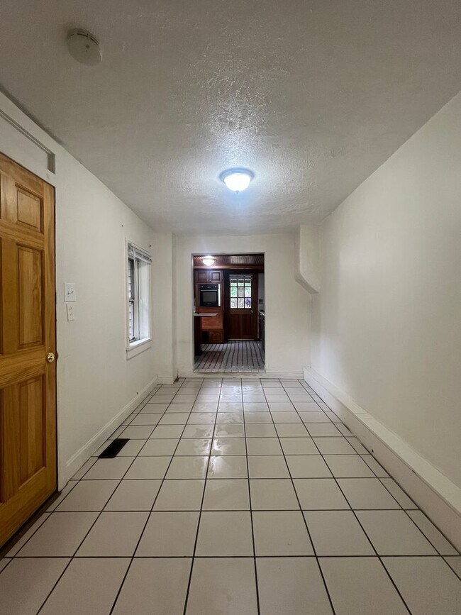 Foto del edificio - Spacious 3 Bedroom House Available Now!