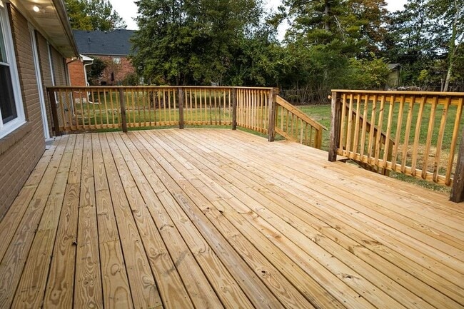 Building Photo - 516 Claremoor Ave