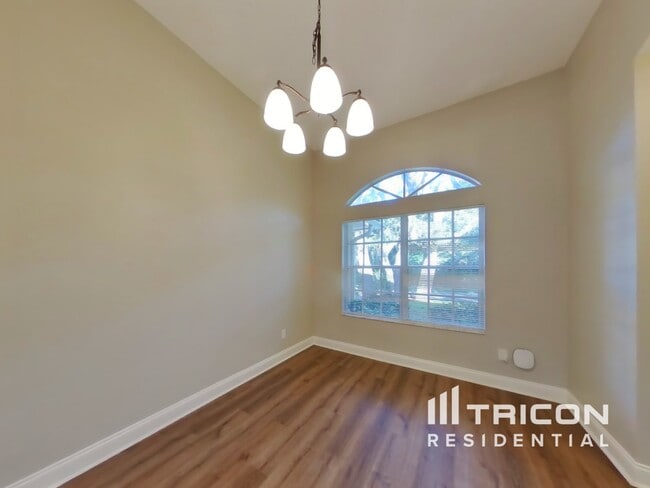 Building Photo - 7049 Sawmill Cir
