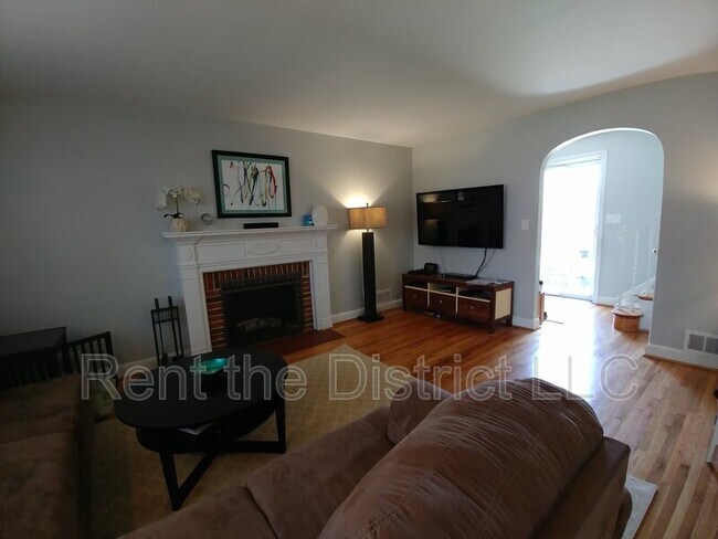 Foto del edificio - 4839 Yuma St NW