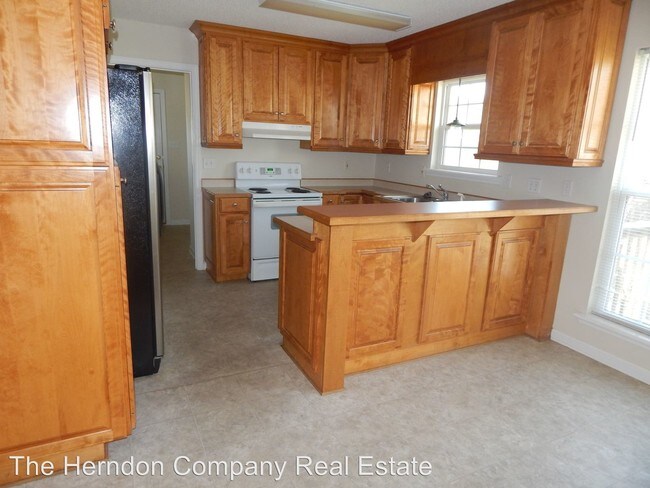 Building Photo - 3 br, 2 bath House - 221 Pecan Street