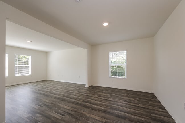 Building Photo - 4012 W Gator Cir