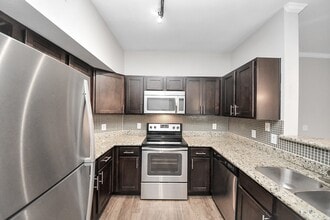 Building Photo - 3003 Memorial Ct