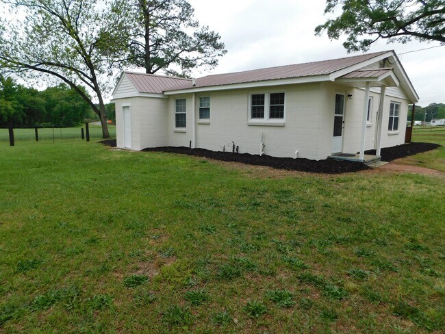 Building Photo - 529 Old Mt Olive Hwy
