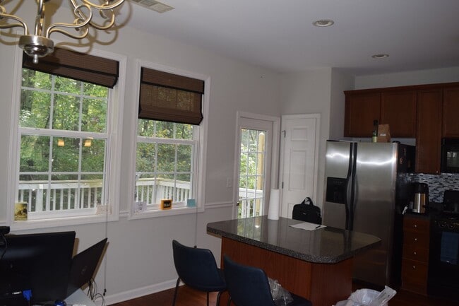 Building Photo - 3355 Deer Valley Dr