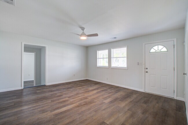 Building Photo - 2325 Elegans Dr