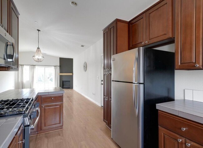 Foto del edificio - 1549 Cheshire Ct