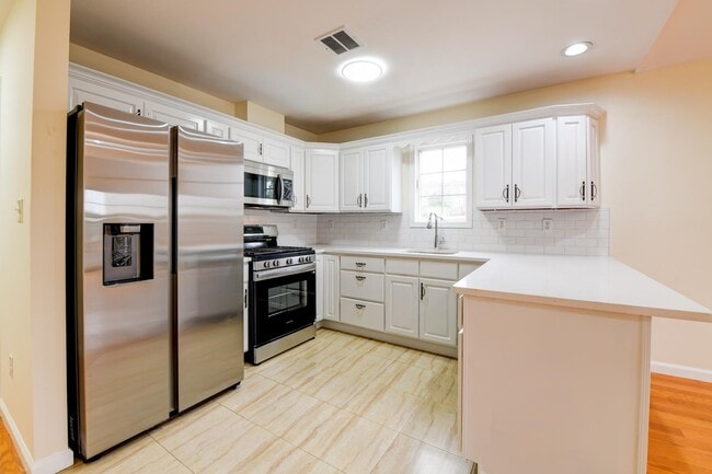 Building Photo - 190 Terrace Ave