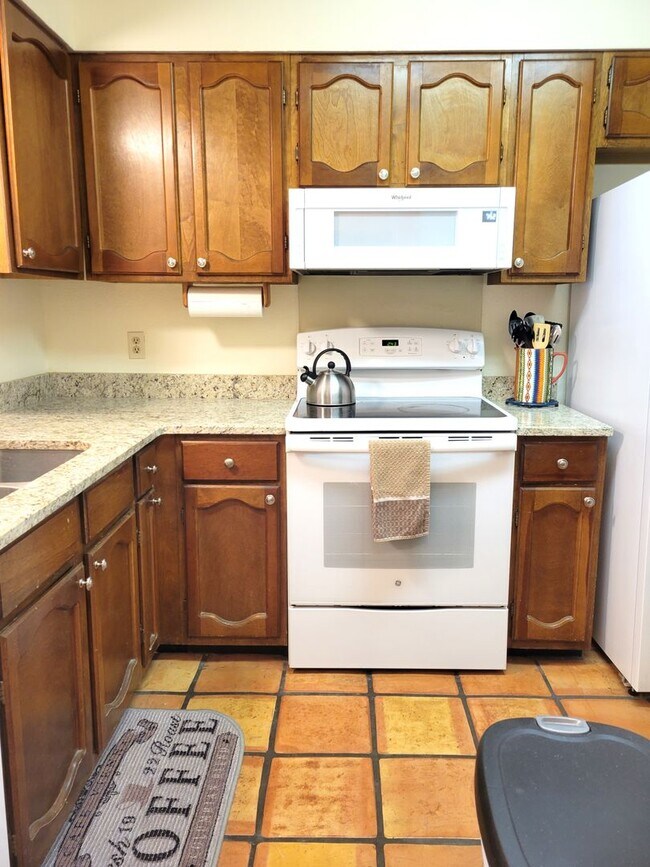 Foto del edificio - Furnished Condo With Views