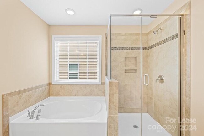 Foto del edificio - 8813 Douglas Palace Ct
