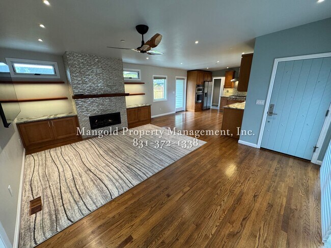 Foto del edificio - Stylish 2-Bed, 2-Bath Corner Lot Home with Modern Design and Spacious Outdoor Areas
