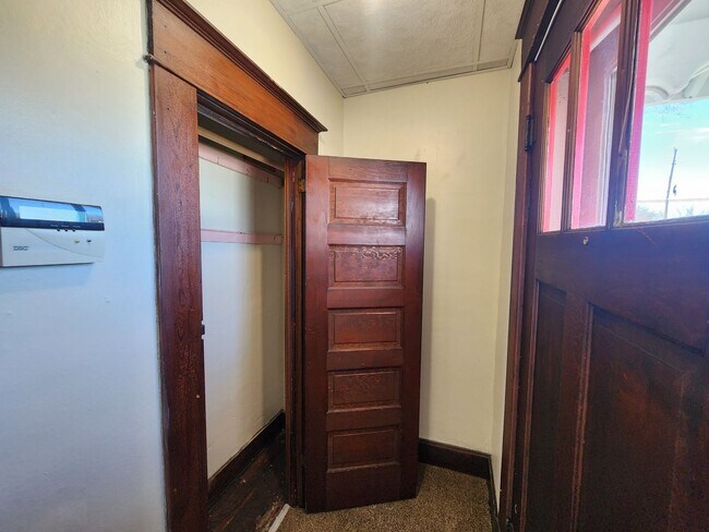 Foto del edificio - 3 Bedroom House w/Detached Garage!!!