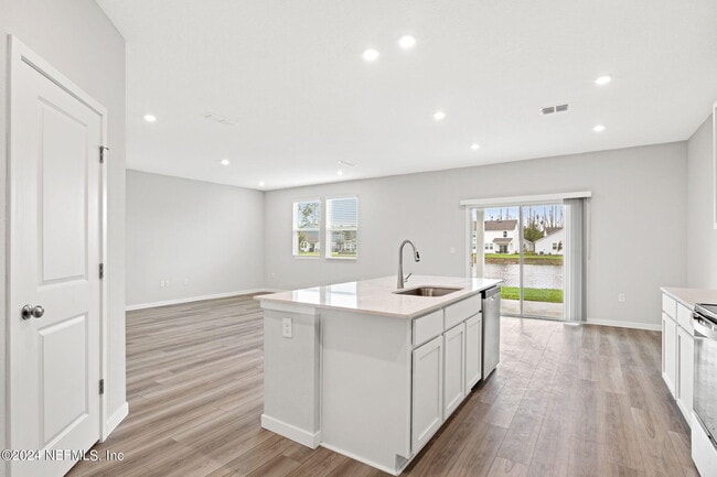 Building Photo - 14710 Cashew Ln