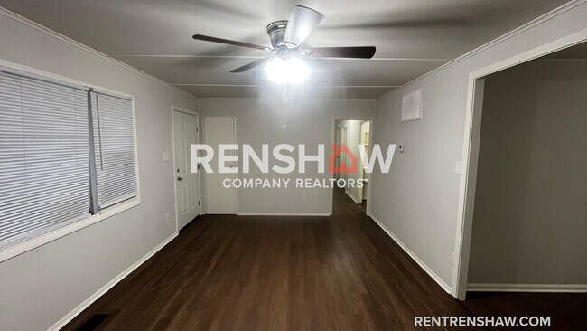 Foto del edificio - 451 Mineral Rd