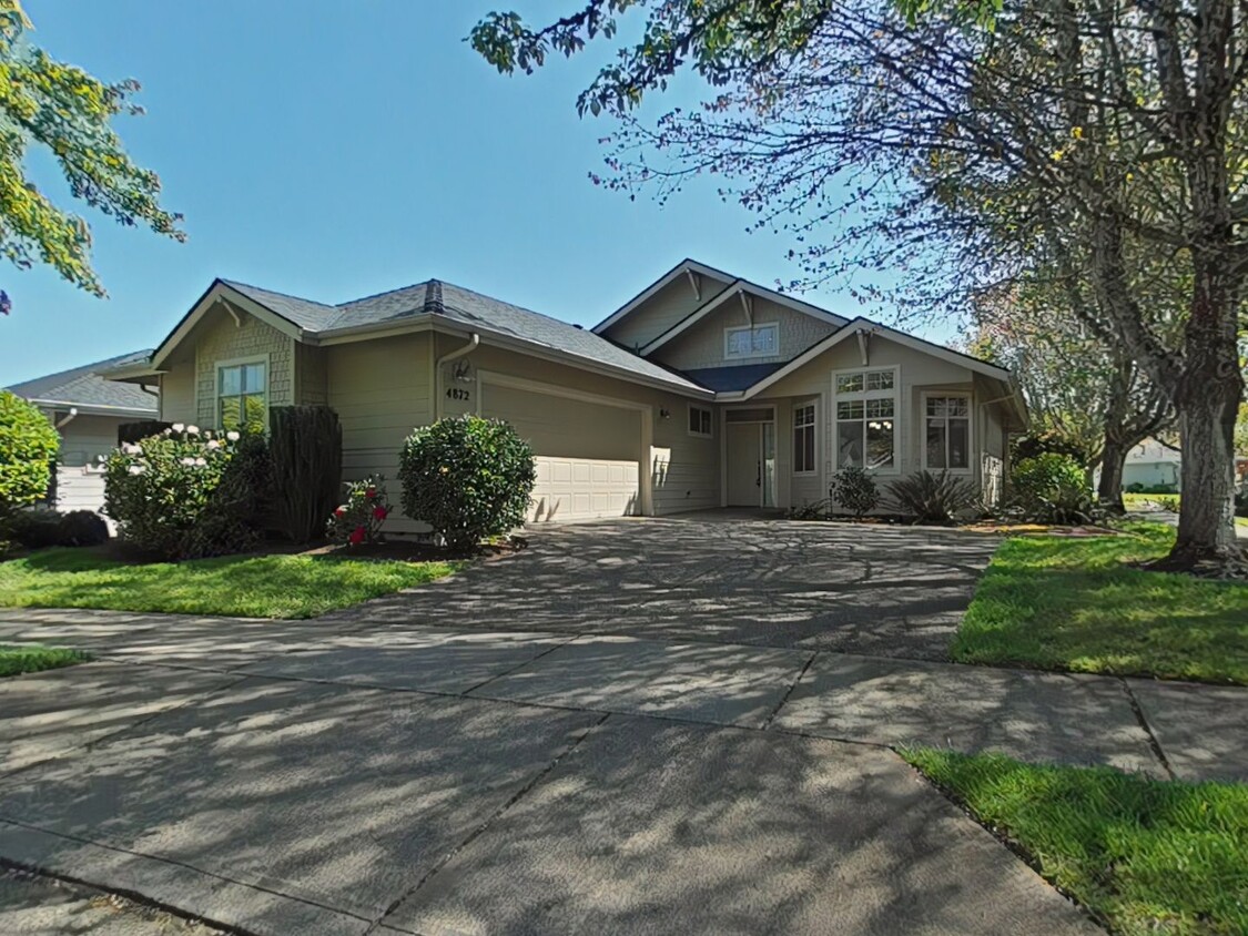Primary Photo - 3 Bedroom House ~ Close to Downtown ~ 55+ ...