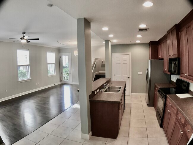 Foto del edificio - 1308 Lake Baldwin Ln