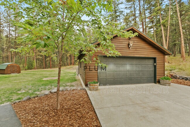 Building Photo - 14875 Wildflower Dr