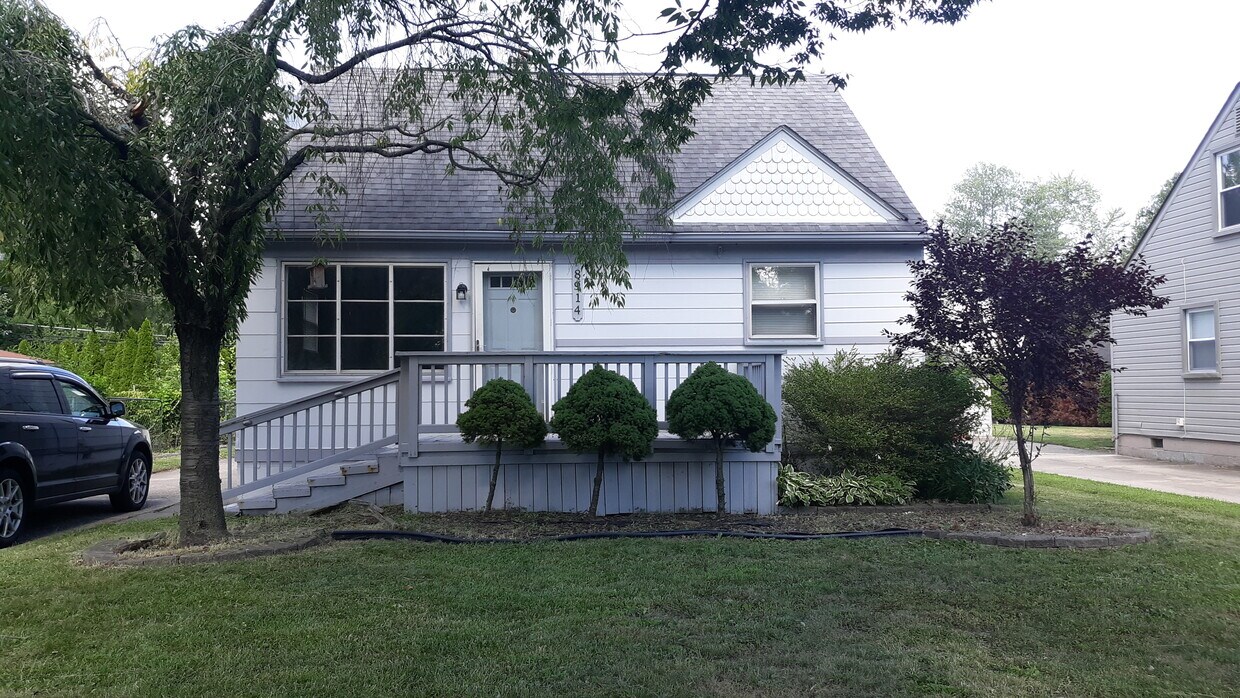 Foto principal - 8914 Floral St