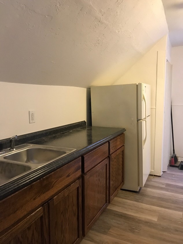 413 Horne Ave Unit 3, Winsted, CT 06098 Apartment for Rent in Winsted