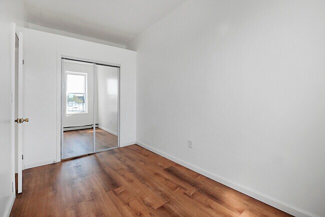 Bedroom - 394 Vermont St