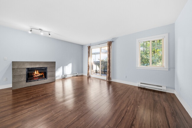 Building Photo - 13368 72 Av