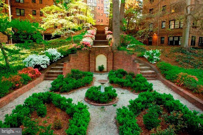 Building Photo - 3031 Sedgwick St NW