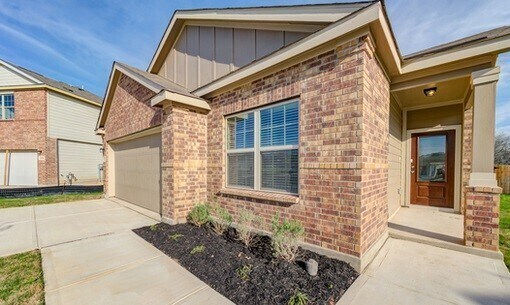 Building Photo - Large 4/2 Close to Lackland AFB.